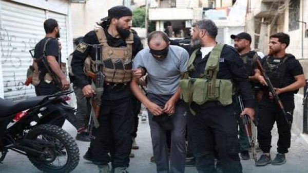قائد الأمن الداخلي في ريف دمشق التحقيقات الأولية أظهرت تبعية الخلية المتورطة بتفجيرات دمشق لـ داعش قائد الأمن الداخلي في ريف دمشق التحقيقات الأولية أظهرت تبعية الخلية المتورطة بتفجيرات دمشق لـ داعش