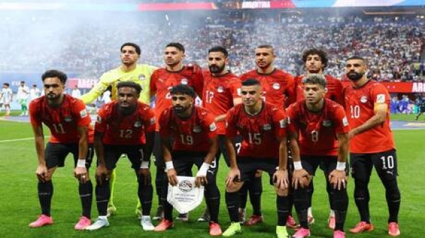 السيسي يستقبل أبطال منتخب مصر ويمنحهم كأس الجدارة ويوجه رسالة لصلاح ما تزعلش مني فيديو السيسي يستقبل أبطال منتخب مصر ويمنحهم كأس الجدارة ويوجه رسالة لصلاح ما تزعلش مني فيديو