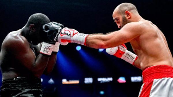 الروسي غاسييف يهزم كاديرو ويحتفظ بلقب بطل العالم للوزن الثقيل الروسي غاسييف يهزم كاديرو ويحتفظ بلقب بطل العالم للوزن الثقيل