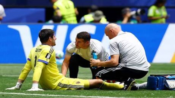 أول تعليق لكورتوا بعد الإصابة بمباراة بلجيكا وإسبانيا فيديو أول تعليق لكورتوا بعد الإصابة بمباراة بلجيكا وإسبانيا فيديو