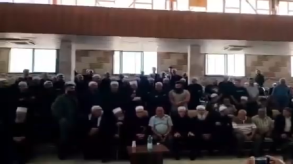 سوريا أهالي حضر يستنكرون ممارسات الجيش الإسرائيلي ويحذرون من تكرار الانتهاكات فيديو سوريا أهالي حضر يستنكرون ممارسات الجيش الإسرائيلي ويحذرون من تكرار الانتهاكات فيديو