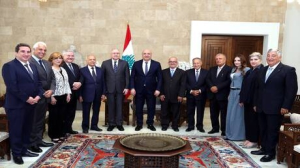 عون الجيش والدولة وليس الأحزاب من يحمي لبنان ولن أفرط بالجنوب أو حقوقه عون الجيش والدولة وليس الأحزاب من يحمي لبنان ولن أفرط بالجنوب أو حقوقه