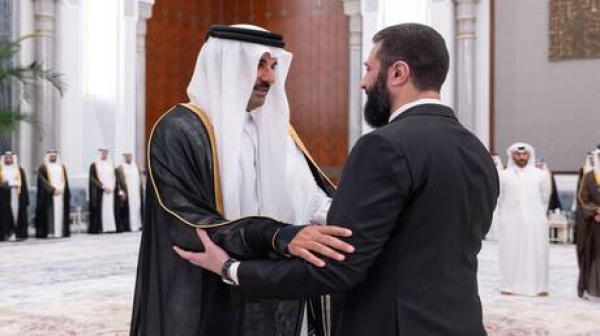 الشرع يقدم واجب العزاء بوفاة والد أمير قطر في الدوحة الشرع يقدم واجب العزاء بوفاة والد أمير قطر في الدوحة