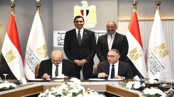 تنفيذا لتوجيهات السيسي الدمج يعيد ناديين جماهيريين إلى الدوري المصري تنفيذا لتوجيهات السيسي الدمج يعيد ناديين جماهيريين إلى الدوري المصري