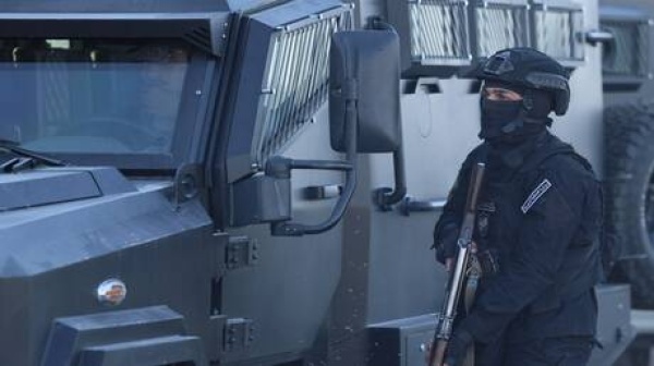 الوحدة 417 الداخلية السورية تعلن اعتقال مهندس تصنيع قنابل السارين وتكشف هويته صورة الوحدة 417 الداخلية السورية تعلن اعتقال مهندس تصنيع قنابل السارين وتكشف هويته صورة