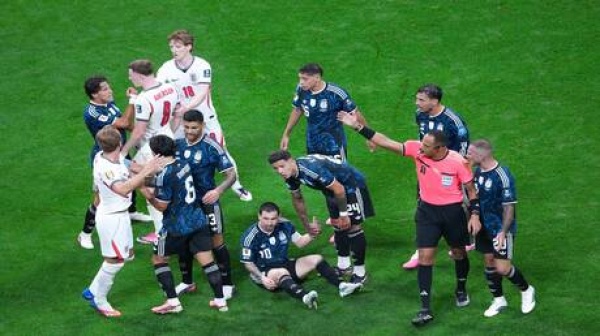 بعد لافتة المالفيناس هل يواجه منتخب الأرجنتين عقوبات من فيفا بعد لافتة المالفيناس هل يواجه منتخب الأرجنتين عقوبات من فيفا