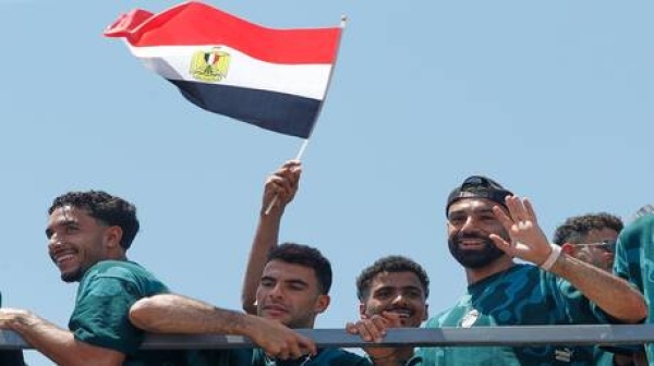 شاهد جماهير بشكتاش توقف حفل تقديم تروسارد بسب محمد صلاح شاهد جماهير بشكتاش توقف حفل تقديم تروسارد بسب محمد صلاح