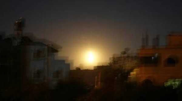 سوريا الجيش الإسرائيلي يطلق قنابل مضيئة في سماء ريف القنيطرة سوريا الجيش الإسرائيلي يطلق قنابل مضيئة في سماء ريف القنيطرة