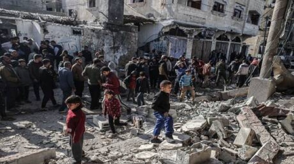 8 قتلى بغارة إسرائيلية استهدفت جنازة في النصيرات وارتفاع عدد ضحايا القصف على غزة إلى 14 منذ الفجر 8 قتلى بغارة إسرائيلية استهدفت جنازة في النصيرات وارتفاع عدد ضحايا القصف على غزة إلى 14 منذ الفجر