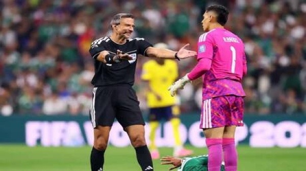 أرشيفو فار يهاجم قرار فيفا حول حكم مباراة إسبانيا والأرجنتين في نهائي كأس العالم