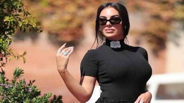 جورجينا رودريغيز تحتفل بفوز إسبانيا بكأس العالم صورة جورجينا رودريغيز تحتفل بفوز إسبانيا بكأس العالم صورة