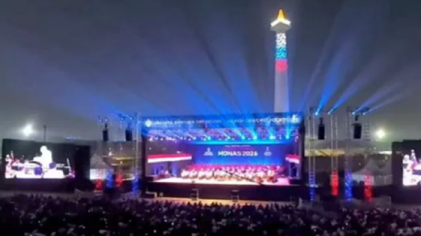 ألوان العلم الروسي تضيء نصب الاستقلال في إندونيسيا بحضور 20 ألف شخص ألوان العلم الروسي تضيء نصب الاستقلال في إندونيسيا بحضور 20 ألف شخص