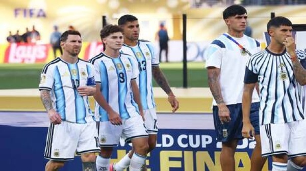 بعد خسارة كأس العالم حساب الكرة الذهبية يوجه رسالة إلى ميسي صورة بعد خسارة كأس العالم حساب الكرة الذهبية يوجه رسالة إلى ميسي صورة