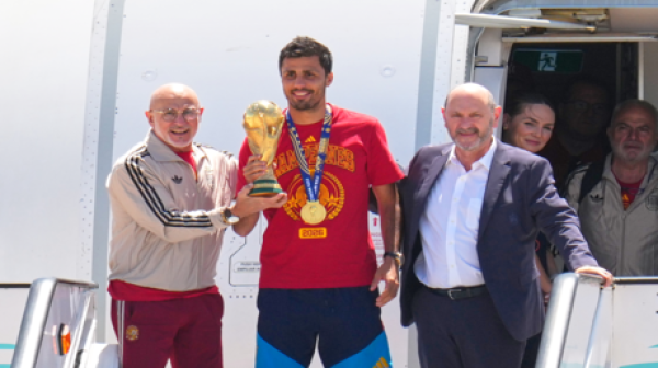 أول تعليق من دي لا فوينتي بعد تتويج إسبانيا بكأس العالم أول تعليق من دي لا فوينتي بعد تتويج إسبانيا بكأس العالم