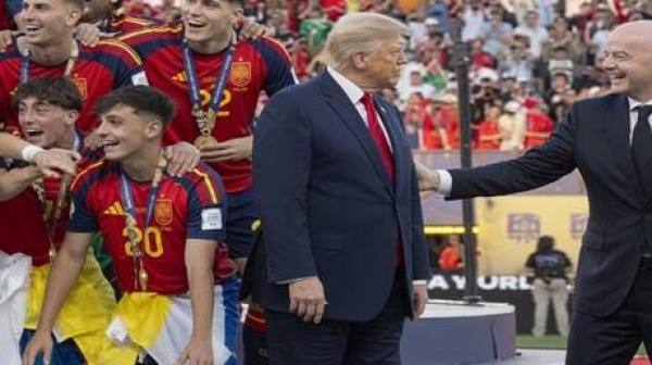 فيفا تستبعد ترامب من الصورة الرسمية لتتويج إسبانيا بكأس العالم فيفا تستبعد ترامب من الصورة الرسمية لتتويج إسبانيا بكأس العالم