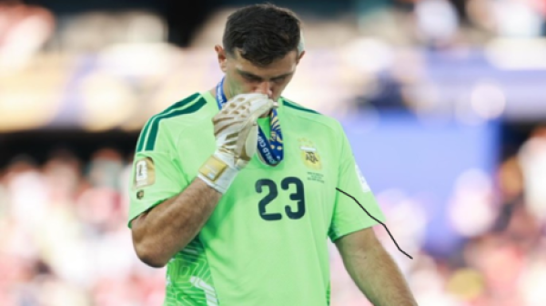 إيميليانو مارتينيز يثير الشكوك حول مستقبله مع منتخب الأرجنتين إيميليانو مارتينيز يثير الشكوك حول مستقبله مع منتخب الأرجنتين
