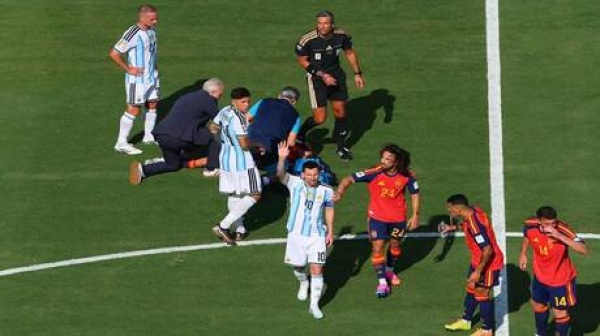 كوكوريلا ينتقد ميسي بعد فوز إسبانيا على الأرجنتين في نهائي كأس العالم كوكوريلا ينتقد ميسي بعد فوز إسبانيا على الأرجنتين في نهائي كأس العالم
