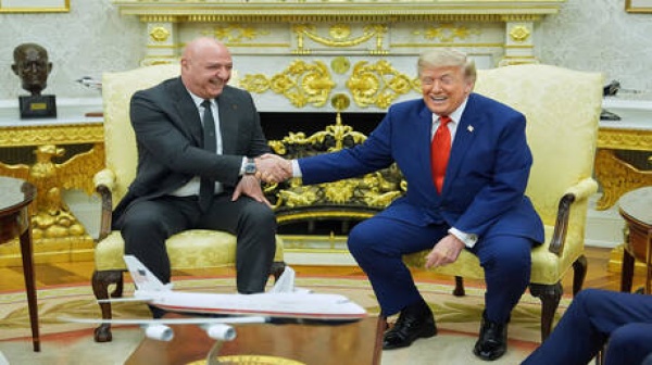 ترامب يمازح عون ويثير ضحك الحاضرين إنه يعرف كيف يكسب ودي الآن يمكنه الحصول على أي شيء فيديو ترامب يمازح عون ويثير ضحك الحاضرين إنه يعرف كيف يكسب ودي الآن يمكنه الحصول على أي شيء فيديو