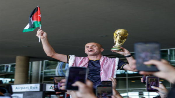 بعد مشاركة تاريخية في مونديال 2026 استقبال حاشد لطاقم التحكيم الأردني في عمان بعد مشاركة تاريخية في مونديال 2026 استقبال حاشد لطاقم التحكيم الأردني في عمان