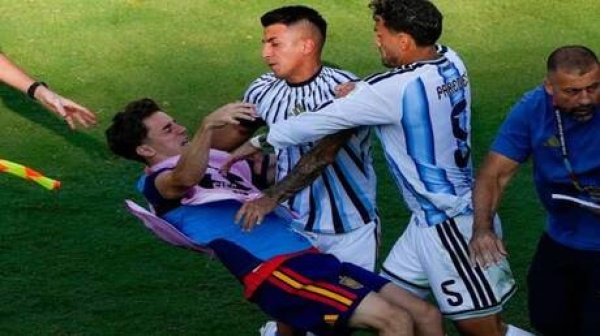 ضحية اعتداء النهائي يفاجئ الجميع موقف غافي من عقوبات الأرجنتين ضحية اعتداء النهائي يفاجئ الجميع موقف غافي من عقوبات الأرجنتين