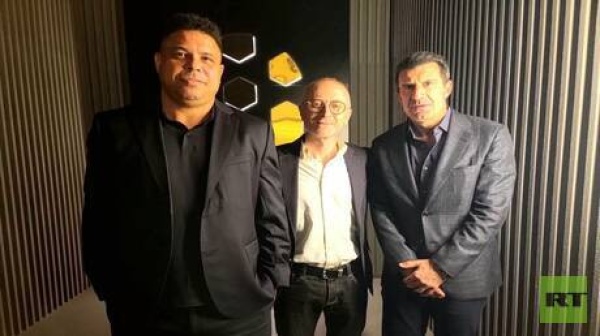مصطفى الخاني يجتمع برونالدو ولويس فيغو خلال افتتاح متحف الأسطورة في الرياض مصطفى الخاني يجتمع برونالدو ولويس فيغو خلال افتتاح متحف الأسطورة في الرياض
