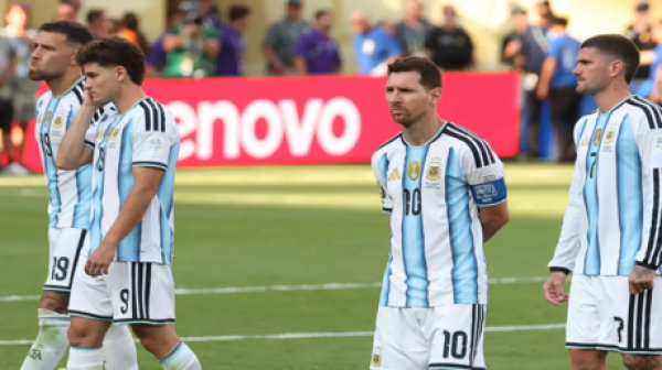 بعد خسارة كأس العالم أول لاعب أرجنتيني يعلن رسميا الاعتزال دوليا بعد خسارة كأس العالم أول لاعب أرجنتيني يعلن رسميا الاعتزال دوليا