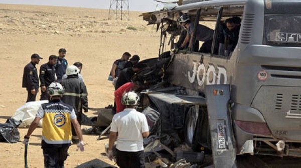 سوريا مظلوم عبدي يعزي بضحايا حادث سير مأساوي على طريق دير الزور دمشق سوريا مظلوم عبدي يعزي بضحايا حادث سير مأساوي على طريق دير الزور دمشق