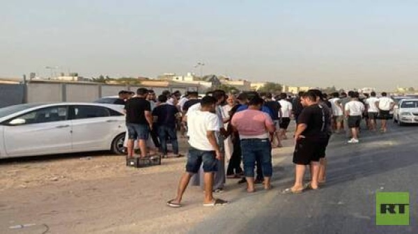 محتجون يغلقون شركة مليتة للنفط والغاز في غرب ليبيا احتجاجا على أزمة الكهرباء محتجون يغلقون شركة مليتة للنفط والغاز في غرب ليبيا احتجاجا على أزمة الكهرباء