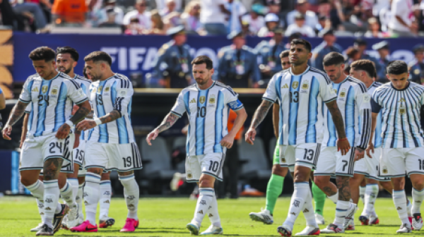 الكشف عن هدية ميسي لزملائه عقب خسارة نهائي كأس العالم 2026 الكشف عن هدية ميسي لزملائه عقب خسارة نهائي كأس العالم 2026