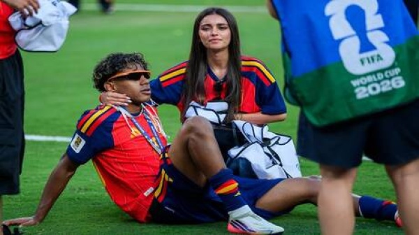 ما حقيقة إعلان صديقة لامين جمال حملها