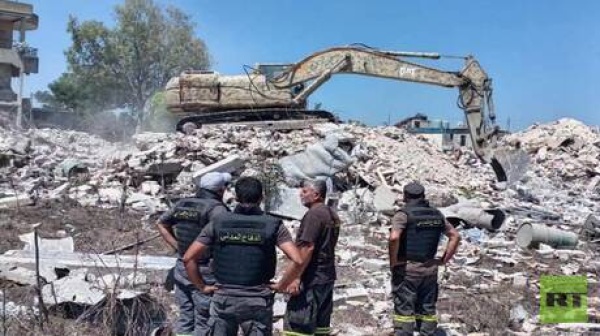 مراسلتنا فرق الجيش والدفاع المدني تواصل أعمال البحث والإنقاذ في زوطر الغربية بلبنان