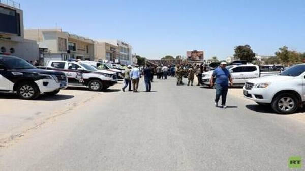 احتجاجات الكهرباء تتصاعد في طرابلس إغلاق وزارتي الحكم المحلي والنفط ودائرة بشركة الكهرباء