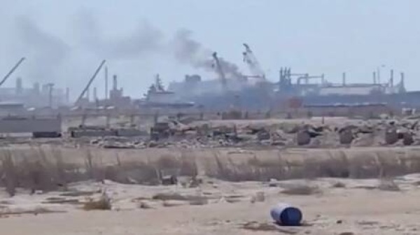 مصر تؤكد استهداف سفينة الغاز في ميناء دمياط بطائرة مسيرة