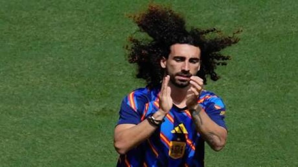ليس الوشم فقط كوكوريلا يفي بوعده ويلفت الأنظار بتسريحة جديدة فيديو ليس الوشم فقط كوكوريلا يفي بوعده ويلفت الأنظار بتسريحة جديدة فيديو