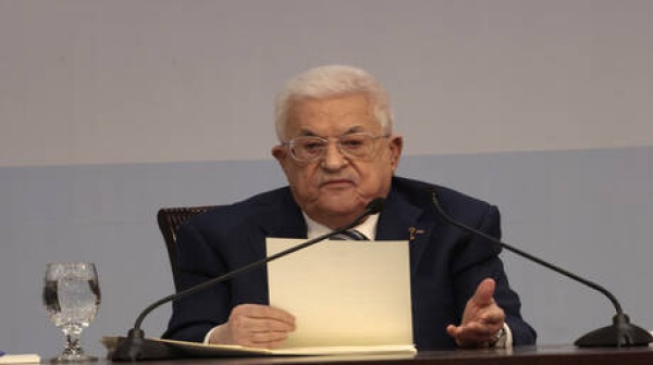محمود عباس نحن باقون على أرضنا ولن نقبل بالتهجير ولا بسرقة الأرض الفلسطينية المحتلة