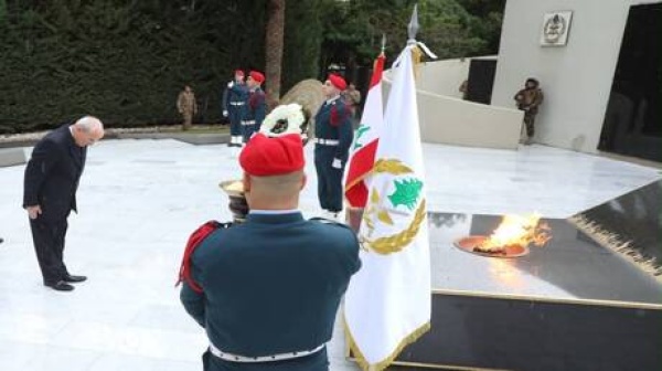 وزير الدفاع اللبناني يعتذر لأهالي الشهداء خذلتكم لأنني لم أستطع رفع صوت الجيش وزير الدفاع اللبناني يعتذر لأهالي الشهداء خذلتكم لأنني لم أستطع رفع صوت الجيش