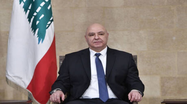 عون الجيش اللبناني الضامن الأوحد للسيادة ولا شرعية لأي سلاح خارج الدولة عون الجيش اللبناني الضامن الأوحد للسيادة ولا شرعية لأي سلاح خارج الدولة