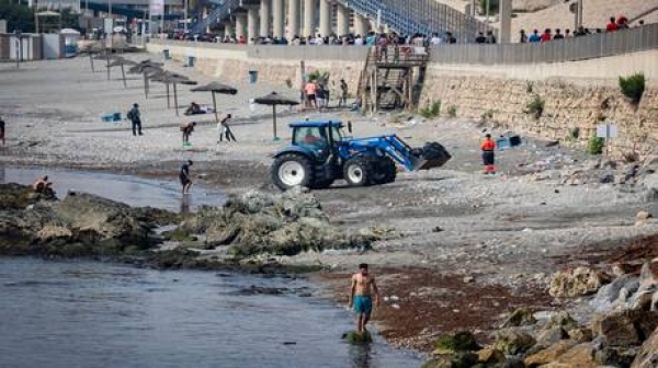 وفاة لاعبة كرة قدم مغربية غرقا أثناء محاولتها السباحة إلى سبتة وفاة لاعبة كرة قدم مغربية غرقا أثناء محاولتها السباحة إلى سبتة