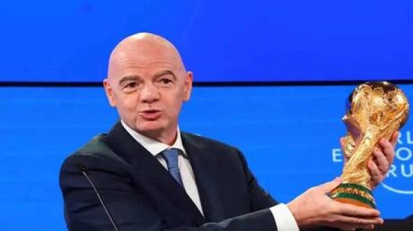 يجب أن يغادر رئاسة الفيفا تيباس يواصل انتقاد إنفانتينو