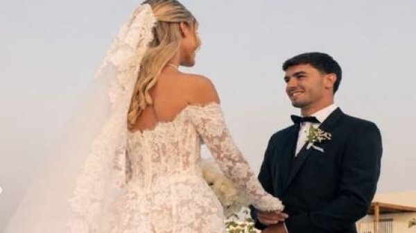 بالصور إبراهيم دياز يحتفل بزواجه في أجواء خاصة بعيدا عن الأضواء