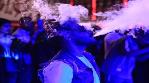 التدخين السلبي قد يضعف مينا الأسنان منذ الأيام الأولى للحياة التدخين السلبي قد يضعف مينا الأسنان منذ الأيام الأولى للحياة