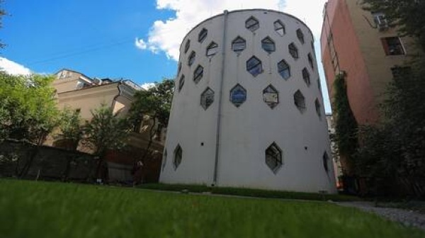 اكتمال ترميم منزل المهندس المعماري الطليعي قسطنطين ميلنيكوف في موسكو