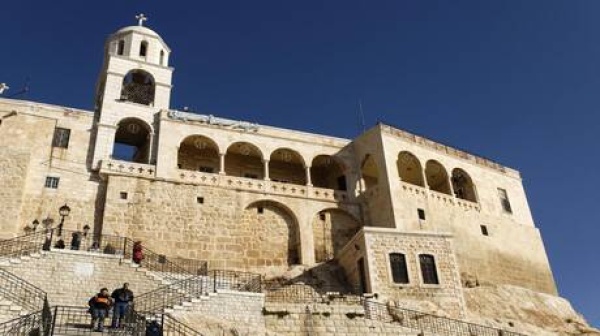 سوريا كنائس صيدنايا تلغي الاحتفالات بالأعياد وتكتفي بالصلوات احتجاجا على الأوضاع الراهنة
