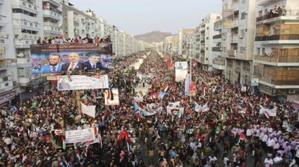 اليمن أزمات معيشية متفاقمة وغضب شعبي يضع حكومة عدن وحلفاءها تحت الضغط اليمن أزمات معيشية متفاقمة وغضب شعبي يضع حكومة عدن وحلفاءها تحت الضغط
