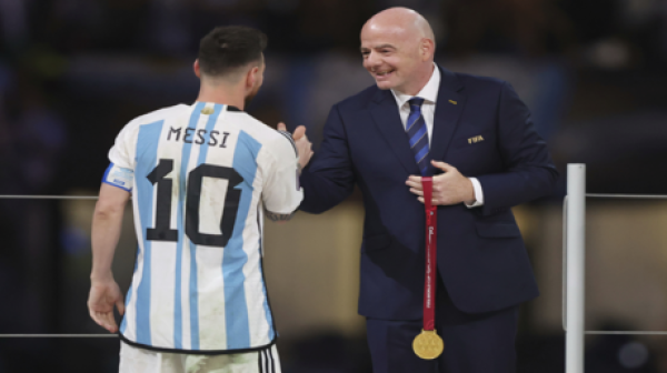 وسط مطالب بإقالته الأرجنتين توجه رسالة لرئيس الفيفا وسط مطالب بإقالته الأرجنتين توجه رسالة لرئيس الفيفا