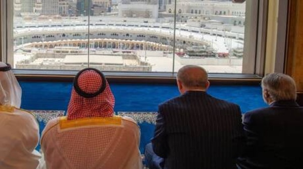 أردوغان يؤدي صلاة الجمعة في مكة المكرمة مع ولي العهد السعودي ورئيس الوزراء الباكستاني صور فيديو أردوغان يؤدي صلاة الجمعة في مكة المكرمة مع ولي العهد السعودي ورئيس الوزراء الباكستاني صور فيديو