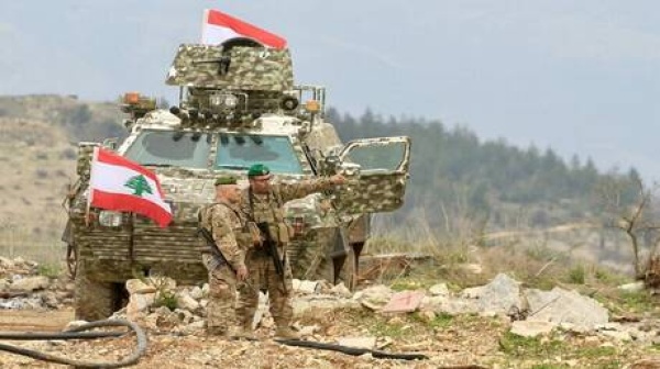 لبنان الجيش يوضح حقيقة مقاطع فيديو متداولة حول تعذيب موقوفين على يد عسكريين لبنان الجيش يوضح حقيقة مقاطع فيديو متداولة حول تعذيب موقوفين على يد عسكريين