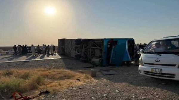 حادث مروع في العراق عشرات الضحايا في انقلاب حافة سياحية حادث مروع في العراق عشرات الضحايا في انقلاب حافة سياحية