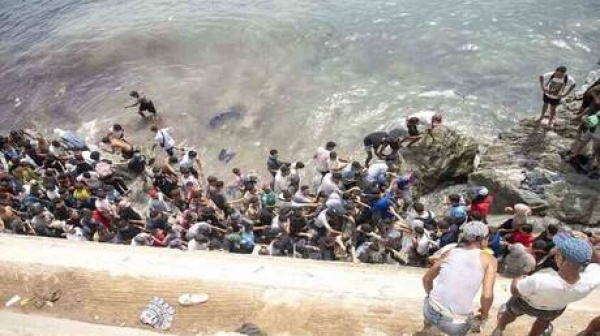المغرب إيقاف 111 مهاجرا عقب محاولة عبور جماعي نحو سبتة المغرب إيقاف 111 مهاجرا عقب محاولة عبور جماعي نحو سبتة