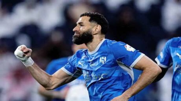 مستقبل بنزيما في خطر الهلال السعودي يصدم النجم الفرنسي